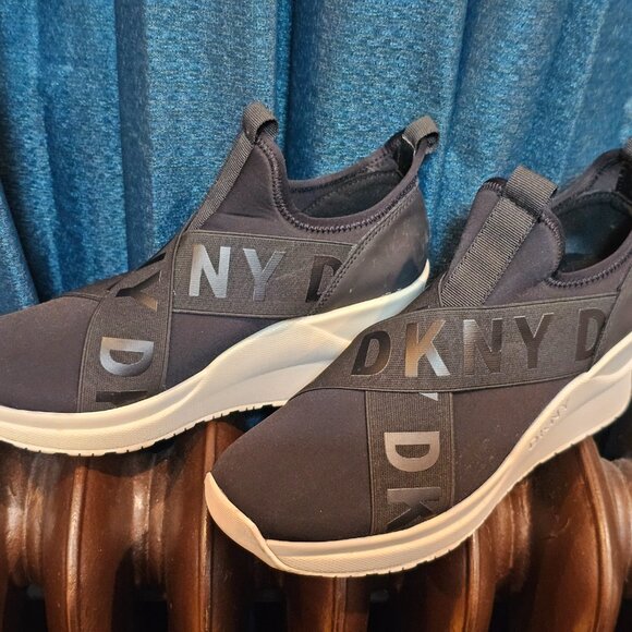 DKNY Women's Leya Wedge Sneakers (8.5) - Picture 6 of 14